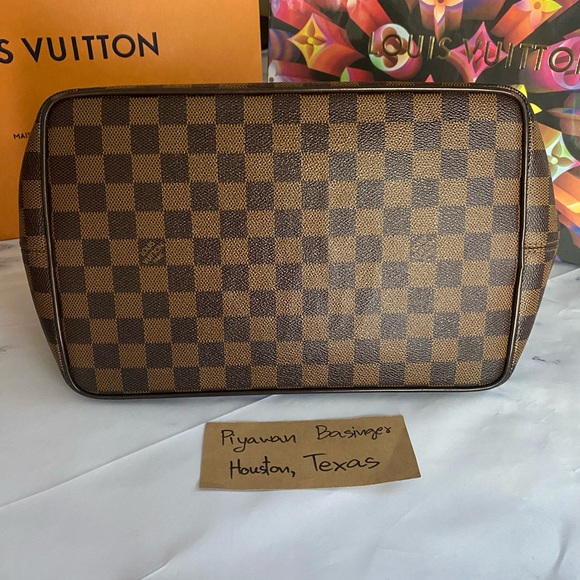 ❤️SOLD❤️Authentic Louis Vuitton Bergamo MM - Picture 4 of 16